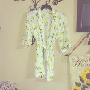 Like new lemon robe!!